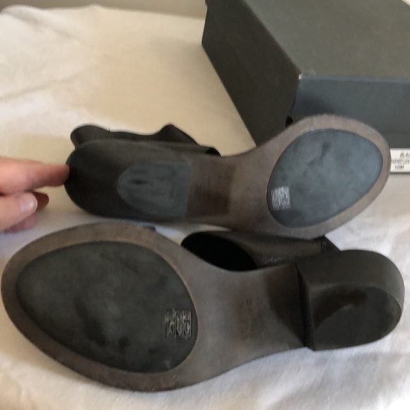 Size 10M EILEEN FISHER Washed Leather Sandals - Picture 4 of 6